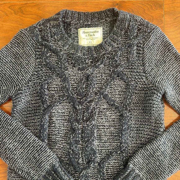 COPY - Abercrombie & Fitch Blue Slim Rib Cable Knit Crewneck Sweater - Picture 4 of 13